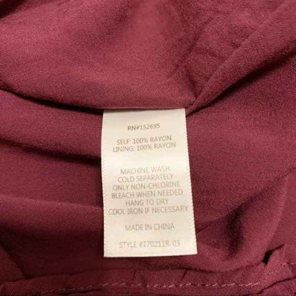 NEW Q&A Flowy Burgundy Dot Blouse Wine Red Small - Picture 5 of 5